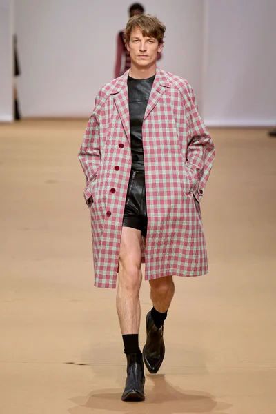 Look 19